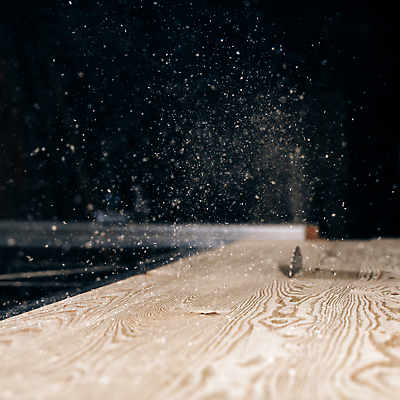 포토 JPG 해외이미지 직업 손 남자 산업 백그라운드 비즈니스 노동자 주택 안전 사람 성인 사람없음 야외 건물 목재 금속 힘 기계 장비 공구 업무 원형 칼날 작업실 널 자르기 목수 날카로움 목공예 고립 수목 업그레이드 조작 철강 톱질 해외202009 해외포토 도형 나무 건축물 재료 모션 재질 신체부위 도구 작업 공예 파일형식