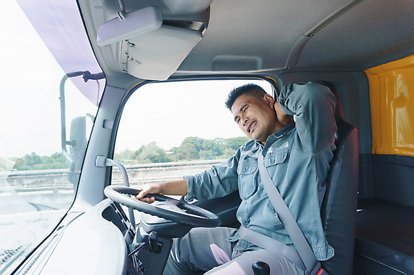 포토 JPG 해외이미지 직업 남자 산업 도로 회사 비즈니스 교통시설 자동차 노동자 피곤 한명 안전 사람 동양인 성인 30대 운전 트럭 화물 업무 바퀴 자신감 고속도로 운전사 서비스 짐차 트레일러 보험 물류 해외202009 해외포토 1 감정 길 육상교통 교통 컨셉 모션 인종 장년 운송업 작업 시설 파일형식