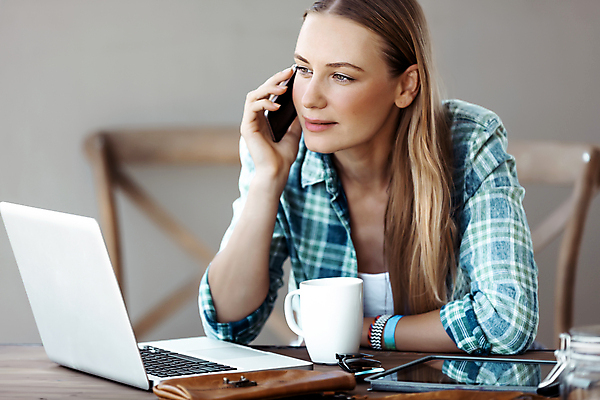 포토 JPG 해외이미지 학생 여자 커피 비즈니스 실내 한명 성인 컵 노트북 컴퓨터 업무 통화 프리랜서 성인여자한명만 해외202009 해외포토 직업 1 식기 음료 모션 사람 내부 전자제품 작업 여자한명만 성인여자만 파일형식
