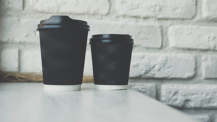 포토 JPG 해외이미지 백인 템플릿 손 디자인 남자 종이 커피 음료 음식 백그라운드 돌담 사람없음 컵 주스 공백 카페 회색 머그컵 뚜껑 흰색 신선 잡기 도시 뜨거움 차 떨어짐 일회용 플라스틱 에코 긍정 카푸치노 밀짚 판지 단절 라떼 목업 해외202009 해외포토 서양인 식기 컬러 컨셉 모션 재질 사람 신체부위 담장 환경 상점 돌_바위 짚 파일형식