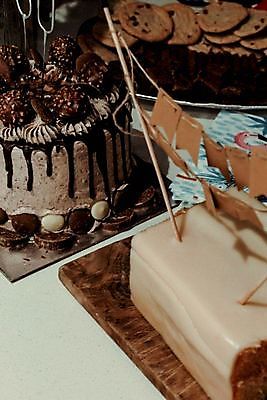 포토 JPG 해외이미지 전통 접시 커피 음식 조각 백그라운드 포크 재료 디저트 치즈 사람없음 장식 쿠키 케이크 초콜릿 이탈리아 사막 흐름 우유 프랑스 소용돌이 신선 뜨거움 액체 붓기 달콤 크림 서빙 코코아 요거트 와플 고립 무스 반투명 프로스팅 국경 해외202009 해외포토 식기 유럽 음료 컨셉 모션 유제품 회오리 맛 제빵 파일형식