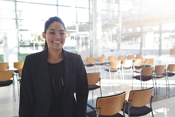 포토 JPG 해외이미지 여자 회의 한명 서기 상반신 성인 비즈니스우먼 회의실 성인여자한명만 해외202009 해외포토 1 비즈니스 모션 사람 직장인 여자한명만 성인여자만 파일형식