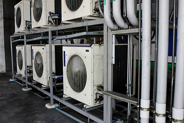 포토 JPG 해외이미지 산업 패턴 부분 사람없음 야외 건물 사무실 환경 금속 힘 기계 장비 에너지 추위 뜨거움 부채 칼날 큼 시원함 프로펠러 회전 시스템 온도 모터 냉각기 린스 줄서기 힘찬 공급 해외202009 해외포토 건축물 컨셉 무늬 비즈니스 모션 재질 크기 파일형식