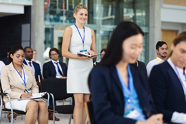 포토 JPG 해외이미지 여자 남자 회의 서기 여러명 상반신 성인 비즈니스맨 비즈니스우먼 회의실 경영자 성인만 해외202009 해외포토 다수 비즈니스 모션 사람 직장인 리더 파일형식