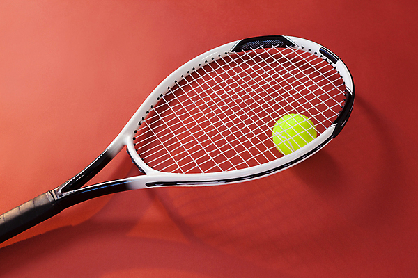 포토 JPG 해외이미지 사람없음 테니스라켓 테니스공 빨간배경 해외202009 해외포토 백그라운드 공 빨간색 테니스 라켓 테니스용품 파일형식