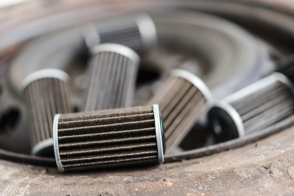 포토 JPG 해외이미지 산업 종이 부분 교통시설 자동차 사람없음 검은색 기계 공연 액체 오염 기술자 변화 수리 휘발유 묘사 오브젝트 서비스 연료 엔진 정비공 공학 모터 유지 돌봄 디젤 옛날 자동 중고 차고 필터 해외202009 해외포토 직업 교육 육상교통 컬러 교통 컨셉 모션 이벤트 석유 시설 파일형식