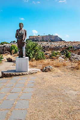 포토 JPG 해외이미지 구름 모래 바다 여행 하늘 휴가 휴식 풍경 사람없음 여름 햇빛 태양 조각상 항구 맑음 만 지중해 그리스 그리스인 단절 해외202009 해외포토 자연요소 서양인 계절 유럽 컨셉 교통시설 날씨 조형물 파일형식