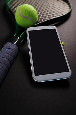 포토 JPG 해외이미지 검은배경 사람없음 스마트폰 테니스라켓 테니스공 해외202009 해외포토 백그라운드 공 핸드폰 스마트기기 검은색 테니스 라켓 테니스용품 파일형식