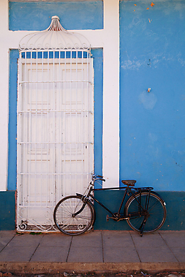 포토 JPG 해외이미지 문화 벽 여행 건축양식 휴가 휴식 거리 주택 사람없음 야외 건물 초록색 여름 파란색 컬러풀 문 자전거 수확 도시 바퀴 역사 클래식 도심 복고 쿠바 옛날 해외202009 해외포토 건축물 계절 건축 컬러 컨셉 농업 바이크 중앙아메리카 파일형식