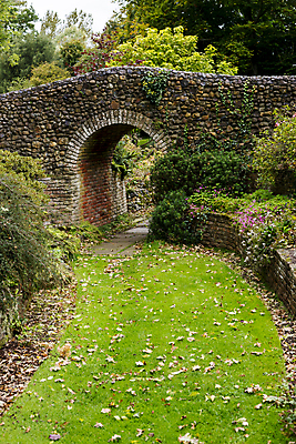 포토 JPG 해외이미지 나무 식물 공원 꽃 길 분홍색 여행 백그라운드 잎 자연 하늘 영국 잉글랜드 풍경 잔디 사람없음 야외 초록색 여름 파란색 컬러풀 갈색 노란색 환경 정원 보라색 침묵 봄 가을 흰색 시골 개화 숲 붓꽃 내추럴 해외202009 해외포토 계절 공공시설 유럽 컬러 소리 생태계 파일형식