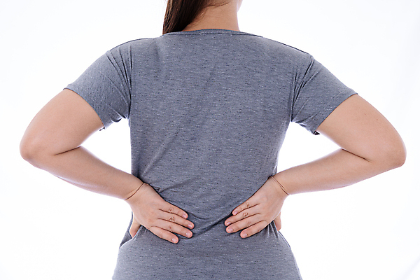 포토 JPG 해외이미지 손 여자 실내 한명 상반신 성인 뒷모습 고통 잡기 허리 등교 요통 허리통증 성인여자한명만 해외202009 해외포토 1 감정 뷰포인트 모션 사람 내부 신체부위 등하교 여자한명만 성인여자만 파일형식