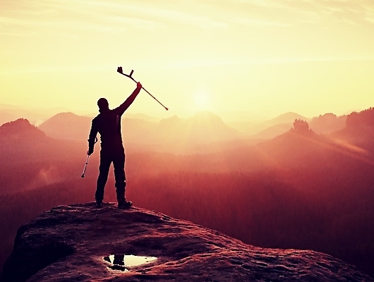 포토 JPG 해외이미지 손 남자 행복 여행 컨셉 건강 한명 풍경 소년 힘 하이킹 고통 장비 안개 실패 언덕 무릎 패배 보험 골절 깊이 마지막 헬프 해외202009 해외포토 1 감정 어린이 의학 레저 날씨 사람 신체부위 도움 좌절 파일형식
