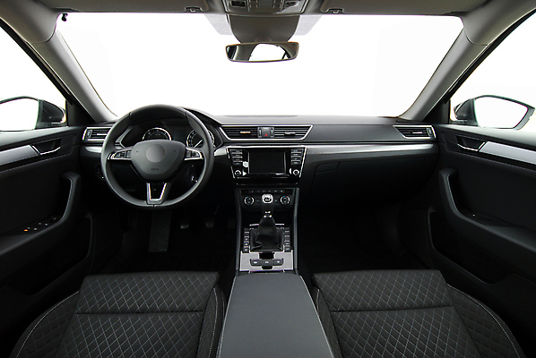 포토 JPG 해외이미지 스튜디오촬영 디자인 지도 의자 교통시설 자동차 실내 안전 사람없음 내부 소리 장비 운전 벨트 뜨거움 운전사 고급 수리 핸들 가죽 라디오 승객 시스템 네비게이션 위로 계기판 자동 제어 스타일 해외202009 해외포토 직업 잡화 육상교통 가구 교통 컨셉 모션 전자제품 시설 파일형식