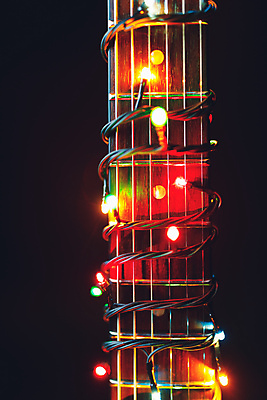 포토 JPG 해외이미지 직업 줄 음악 백그라운드 컨셉 크리스마스 노래 추상 휴가 전등 조명 새해 미술 사람없음 빨간색 빛 컬러풀 노란색 파티 금속 축제 화환 소리 콘서트 장비 기구 기타 램프 일렉기타 오브젝트 오디오 철사 뮤지컬 스타일 해외202009 해외포토 기념일 꽃 컬러 무늬 재질 현악기 문화예술 이벤트 전자제품 공연 파일형식