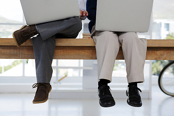 포토 JPG 해외이미지 남자 어린이라이프 어린이 비즈니스 앉기 소년 두명 노트북 사무실 하반신 다리꼬기 비즈니스맨 직업체험 역할놀이 소년만 해외202009 해외포토 라이프스타일 모션 놀이 사람 전자제품 직장인 체험학습 남자만 어린이만 파일형식