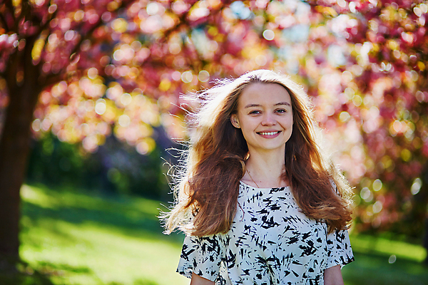 포토 JPG 해외이미지 나무 백인 긴머리 계절 공원 여자 꽃잎 꽃 행복 유럽 자연 한명 사람 성인 야외 금발 햇빛 정원 봄 벚꽃 흰색 시골 개화 체리 긍정 꽃가루 내추럴 알레르기 해외202009 해외포토 서양인 식물 1 헤어스타일 공공시설 감정 나라 컬러 컨셉 과일 태양 질병 가루 생태계 파일형식