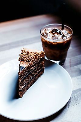 포토 JPG 해외이미지 전통 접시 커피 음식 조각 백그라운드 포크 재료 디저트 치즈 사람없음 장식 쿠키 케이크 초콜릿 이탈리아 사막 흐름 우유 프랑스 소용돌이 신선 뜨거움 액체 붓기 달콤 크림 서빙 코코아 요거트 와플 고립 무스 반투명 프로스팅 국경 해외202009 해외포토 식기 유럽 음료 컨셉 모션 유제품 회오리 맛 제빵 파일형식