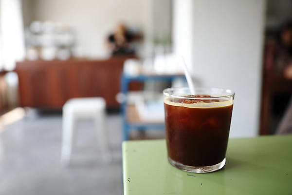 포토 JPG 해외이미지 무료이미지 디자인 커피 음료 음식 백그라운드 패턴 탁자 아침 콩 사람없음 목재 물 갈색 상점 검은색 힘 카페 머그컵 수확 흰색 하트 신선 개울 정상 혼합 굽기 메뉴 복고 만들기 아로마 슛 향 에스프레소 단절 모카 카페인 해외202009 얼림 해외202105 해외포토 주간 자연요소 모양 나무 컬러 가구 컨셉 무늬 농업 재료 모션 곡류 컵 강 구이 파일형식 무료콘텐츠