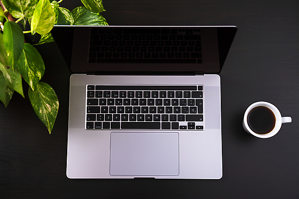 포토 JPG 해외이미지 직업 교육 커피 인터넷 비즈니스 통신 탁자 주택 직장 실내 사람없음 내부 노트북 학습 컴퓨터 디지털 공책 키보드 업무 비즈니스맨 비즈니스우먼 연결 대학교 혁명 블로거 프리랜서 네트워킹 해외202009 해외포토 여자 남자 음료 가구 컨셉 회사 학교 문구용품 건물 전자제품 작업 직장인 네트워크 파일형식