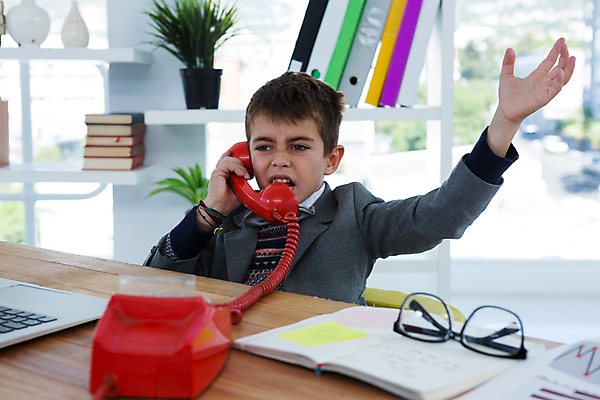 포토 JPG 해외이미지 남자 어린이라이프 어린이 비즈니스 한명 들기 소년 상반신 사무실 손들기 분노 비즈니스맨 수화기 통화 직업체험 경영 역할놀이 소년한명만 해외202009 해외포토 1 라이프스타일 감정 모션 놀이 사람 직장인 체험학습 전화기 남자한명만 소년만 파일형식