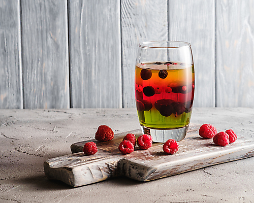 포토 JPG 해외이미지 잔 사람없음 빨간색 초록색 투명 산딸기 베리 푸딩 나무도마 콘크리트 해외202009 해외포토 식기 컬러 과일 디저트 도마 목재 파일형식