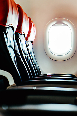 포토 JPG 해외이미지 무료이미지 의자 창문 비행기 사람없음 비행기내부 해외202009 해외202105 해외포토 가구 항공교통 대중교통 내부 파일형식