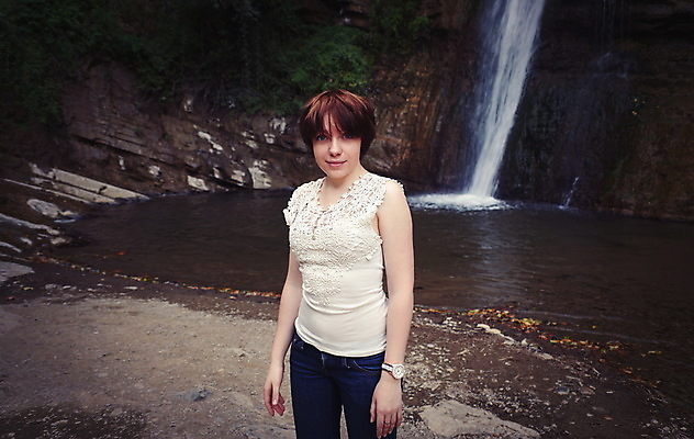 포토 JPG 해외이미지 식물 백인 라이프스타일 여자 여행 자연 휴식 건강 한명 사람 야외 물 평화 스파 목욕 폭포 흰색 신선 개울 내추럴 조지아 해외202009 해외포토 자연요소 서양인 1 컬러 컨셉 생활 강 청결 생태계 동유럽 파일형식