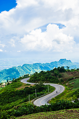 포토 JPG 해외이미지 구름 공원 유럽 도로 길 여행 백그라운드 밭 교통시설 자연 하늘 휴가 산 거리 파노라마 풍경 사람없음 야외 가로 초록색 여름 파란색 환경 맑음 침묵 안개 시골 신비 아스팔트 언덕 장면 내추럴 굴곡 루트 방법 절정 수평선 해외202009 해외포토 자연요소 계절 공공시설 나라 컬러 교통 컨셉 농업 날씨 촬영기법 소리 시설 생태계 파일형식