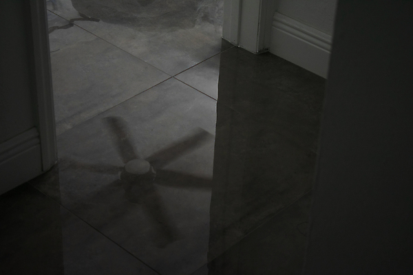 포토 JPG 해외이미지 가구 가정 호텔 표면 바람 바닥 아파트 주택 실내 사람없음 내부 장식 빛 기계 방 부채 칼날 재산 끝 고급 우아함 매끈함 건축가 디자이너 천 타일 천장 질감 프로펠러 순환 회전 대리석 온도 리빙 엘리먼트 타격 화강암 세련 안락 해외202009 해외포토 자연요소 직업 생활용품 컨셉 재료 모션 숙소 날씨 건물 금융 암석 직물 감각 파일형식