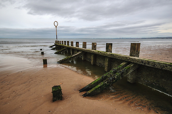 포토 JPG 해외이미지 구름 아이콘 라이프스타일 유럽 모래 파도 바다 여행 자연 하늘 잉글랜드 풍경 사람없음 야외 목재 물 빛 일출 항구 일몰 새벽 젖음 촉촉함 추위 그늘 분할 수목 옛날 수평선 해외202009 해외포토 자연요소 나무 나라 재료 교통시설 영국 생활 노을 생태계 파일형식
