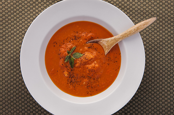 포토 JPG 해외이미지 전통 접시 음식 잎 다이어트 토마토 채소 건강 요리 사람없음 목재 빨간색 초록색 주방 식당 숟가락 식사 저녁식사 흰색 신선 뜨거움 고명 사발 맛 수프 허브 크림 유기농 매움 후추 성분 점심식사 채식주의자 핸드메이드 비건 맛있는 해외202009 해외포토 나무 식물 식기 웰빙 컬러 컨셉 재료 수저 상점 사기그릇 향신료 채식 파일형식