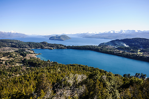 포토 JPG 해외이미지 나무 도로 호수 여행 자연 산 건조 풍경 사람없음 고요 운전 남아메리카 아르헨티나 루트 절정 해외202009 해외포토 식물 길 교통시설 모션 아메리카 생태계 파일형식
