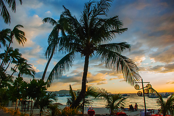 포토 JPG 해외이미지 나무 구름 모래 바다 섬 여행 하늘색 백그라운드 의자 우산 자연 하늘 휴식 손바닥 풍경 사람없음 야외 초록색 물 여름 파란색 정원 침대 보트 휴게실 휴양지 선베드 코코넛 보라카이 가림막 줄서기 터키석 파라다이스 수평선 해외202009 해외포토 자연요소 식물 손 계절 컬러 가구 컨셉 배_교통 과일 모션 필리핀 장소 보석 생태계 파일형식