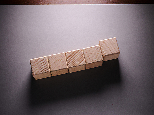 포토 JPG 해외이미지 모양 디자인 교육 어린이 백그라운드 컨셉 비즈니스 건축양식 놀이 추상 벽돌 아이디어 창조 사람없음 목재 상자 장난감 갈색 노란색 쌓기 탑 블록 유치원 기쁨 게임 흰색 놀이터 큐브 오브젝트 정사각형 만들기 심플 기하학 진행 개발 고립 해외202009 해외포토 도형 나무 건축물 건축 감정 컬러 무늬 재료 모션 사람 파일형식