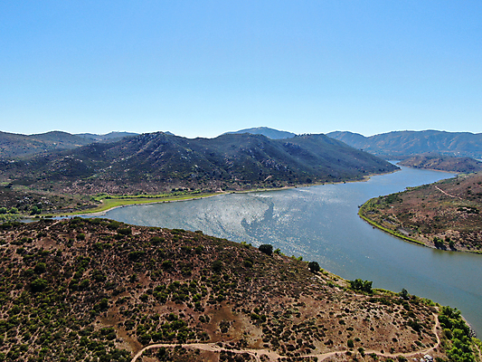 포토 JPG 해외이미지 나무 라이프스타일 공원 호수 야생동물 자국 자연 휴가 휴식 산 풍경 사람없음 초록색 물 파란색 컬러풀 계곡 미국 고요 황혼 활발 하이킹 저수지 연못 땅 언덕 환경보전 캘리포니아 절정 수평선 산맥 해외202009 해외포토 자연요소 식물 동물 공공시설 컬러 컨셉 북아메리카 레저 생활 일몰 사회이슈 생태계 파일형식
