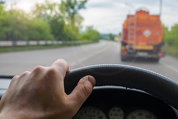 포토 JPG 해외이미지 손 도로 여행 교통시설 모션 자동차 불 거리 실내 설명 안전 사람 사람없음 운전 화물 바퀴 고속도로 운전사 위험 큼 속도 연료 가스 규칙 짐차 반대 타입 계기판 유조선 자동 제어 화학물질 해외202009 채우기 해외포토 자연요소 직업 길 육상교통 교통 컨셉 내부 신체부위 운송업 화학 크기 시설 파일형식