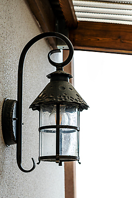 포토 JPG 해외이미지 무료이미지 전통 디자인 외관 벽 백그라운드 건축양식 유리 벽돌 거리 주택 미술 사람없음 야외 건물 장식 빛 금속 검은색 수확 골동품 등불 램프 손전등 도시 클래식 철 오브젝트 복고 옛날 스타일 해외202009 해외202105 해외포토 건축물 건축 컬러 컨셉 농업 재질 문화예술 조명 파일형식