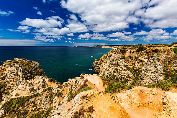 포토 JPG 해외이미지 유럽 모래 바다 여행 자연 하늘 휴가 풍경 사람없음 야외 물 여름 파란색 햇빛 노란색 맑음 수영 절벽 전원 보트 포르투갈 암초 대서양 터키석 수평선 해외202009 해외포토 자연요소 계절 나라 컬러 배_교통 날씨 태양 수상스포츠 전기에너지 보석 생태계 파일형식