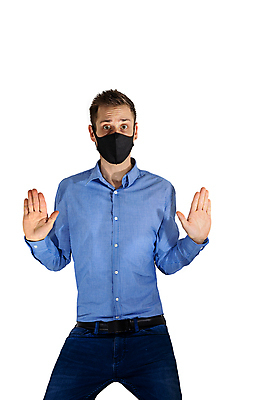 포토 JPG 해외이미지 남자 마스크 한명 서기 손짓 상반신 성인 앞모습 놀람 흰배경 그만 성인남자한명만 코로나바이러스 포스트코로나 해외202009 델타변이바이러스 위드코로나 해외포토 1 감정 뷰포인트 백그라운드 모션 표정 사람 흰색 바이러스 사회이슈 남자한명만 성인남자만 파일형식