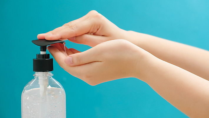 포토 JPG 해외이미지 무료이미지 손 여자 백그라운드 신체 손가락 건강 병원 사람 사람없음 물 건강관리 흰색 알코올 수비 닫기 보호 씻기 빨래 상품 피부 예방 감염 펌프 돌봄 위생관리 전염병 해외202009 해외202105 해외포토 자연요소 컬러 컨셉 가사 의학 모션 관리 신체부위 청결 질병 파일형식