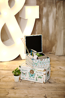 포토 JPG 해외이미지 무료이미지 디자인 옷 꽃 산업 줄 백그라운드 장신구 탁자 미술 취미 사람없음 목재 세트 상자 컬러풀 유행 수확 공구 직물 면 바늘 그룹 실 바느질 천 오브젝트 땀 롤 실타래 자수 수공예 재단 재단사 골무 옛날 장식함 해외202009 해외202105 해외포토 나무 식물 직업 컬러 가구 농업 재료 문화예술 도구 공예 파일형식 무료콘텐츠