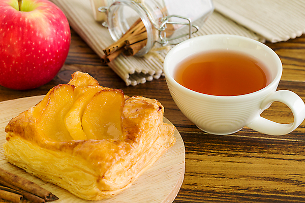 포토 JPG 해외이미지 빵 디저트 티_음료 사람없음 사과 찻잔 애플파이 해외202009 해외포토 음료 음식 과일 잔 파이_빵 파일형식