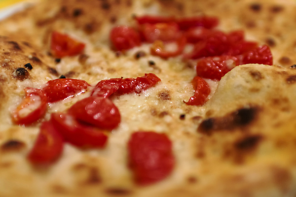 포토 JPG 해외이미지 음식 토마토 피자 사람없음 식당 이탈리아 이탈리아음식 먹기 나폴리 모짜렐라치즈 정물화 피자집 해외202009 해외포토 유럽 채소 모션 치즈 패스트푸드 서양음식 상점 그림 파일형식