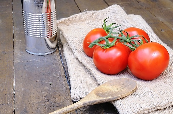포토 JPG 해외이미지 음식 토마토 채소 재료 건강 요리 사람없음 빨간색 숟가락 신선 케첩 유기농 레시피 내추럴 핸드메이드 해외202009 해외포토 웰빙 컬러 수저 소스_음식 파일형식