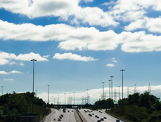 포토 JPG 해외이미지 구름 도로 길 교통수단 여행 교통시설 자동차 하늘 거리 풍경 사람없음 야외 여름 파란색 맑음 운전 흰색 도시 고속도로 보행로 아스팔트 출퇴근 장면 루트 방법 자동 직진 통근 수평선 해외202009 해외포토 자연요소 계절 육상교통 컬러 교통 비즈니스 모션 날씨 시설 출근 파일형식