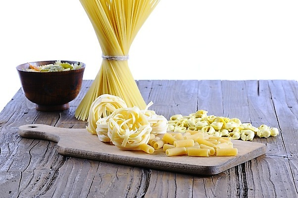 포토 JPG 해외이미지 무료이미지 전통 음식 재료 파스타 건강 스파게티 요리 사람없음 주방 저녁식사 이탈리아 날것 점심식사 마카로니 핸드메이드 탈리아텔레 토르텔리니 해외202009 해외202105 해외포토 유럽 서양음식 식사 파스타면 파일형식 무료콘텐츠