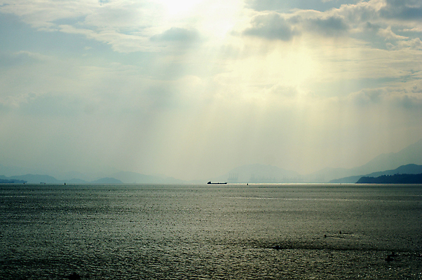 포토 JPG 해외이미지 모래 파도 바다 섬 여행 자연 하늘 풍경 사람없음 물 여름 파란색 바위 만 스페인 해외202009 해외포토 자연요소 계절 유럽 컬러 돌_바위 생태계 파일형식