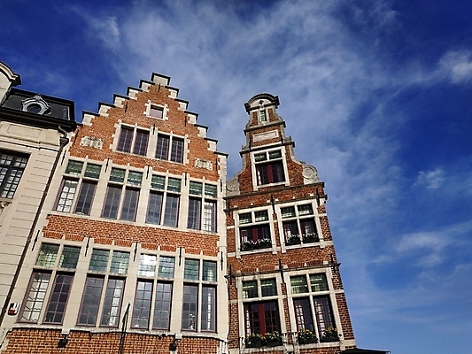 포토 JPG 해외이미지 주간 나무 식물 건축양식 거리 주택 풍경 사람없음 건물 물 햇빛 반사 수확 역사 재산 질감 복고 운하 벨기에 시들음 구식 옛날 힙스터 해외202009 해외포토 자연요소 건축물 패션 건축 농업 금융 태양 서유럽 파일형식