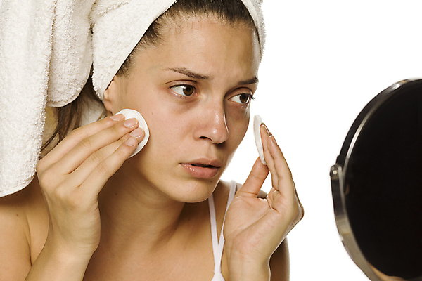 포토 JPG 해외이미지 백인 모델 라이프스타일 얼굴 건강 한명 치료 스파 화장품 신선 면 씻기 피부 피부관리 흰배경 로션 내추럴 패드 순서 고립 돌봄 위생관리 치우기 해외202009 해외포토 서양인 1 백그라운드 의학 모션 관리 사람 생활 신체부위 뷰티 청결 흰색 파일형식