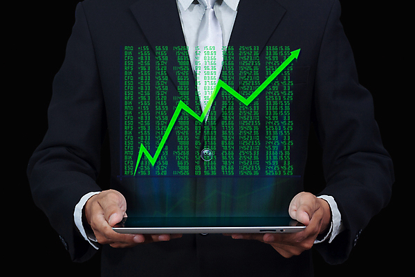 포토 JPG 해외이미지 손 남자 길 백그라운드 컨셉 돈 인터넷 비즈니스 통신 통계 성공 모바일 그래프 미래 한명 사람 스마트폰 핸드폰 글로벌 알약 검은색 자료 잡기 비즈니스맨 네트워크 발표 시장 어플리케이션 연결 자르기 방송 보여주기 혁명 고립 인터페이스 가상 네트워킹 해외202009 해외포토 1 컬러 모션 신체부위 전자제품 스마트기기 약 직장인 재산 파일형식